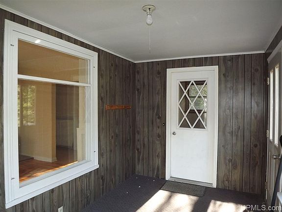 5th image of 702 W Edwards Ave