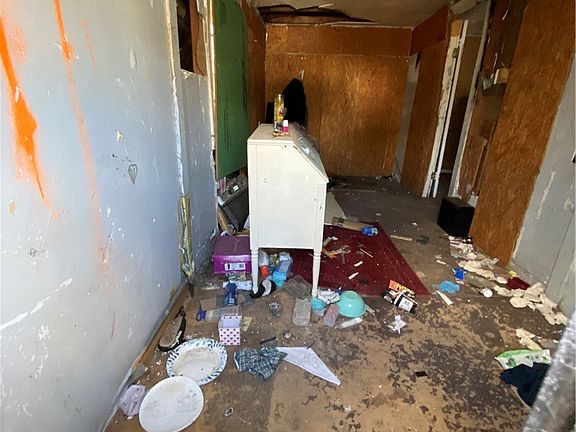 3rd image of 428 W Avenue F