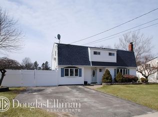 28 Eagle St, Selden, NY 11784
