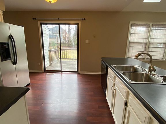 4th image of 4921 Merlin Ln