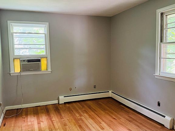 5th image of 44 Baker Ave