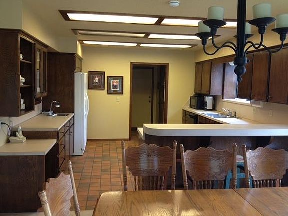 5th image of 1915 N Wildwood Dr