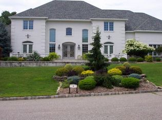 8 Laura Dr, Cedar Grove, NJ 07009