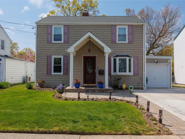 141 Harris Avenue, Hewlett, NY 11557
