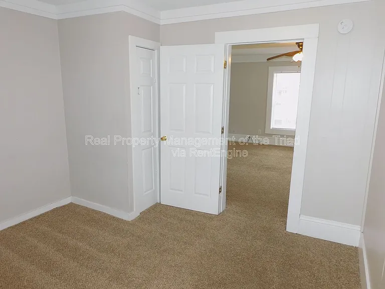 504 Oxford St — Photo 15