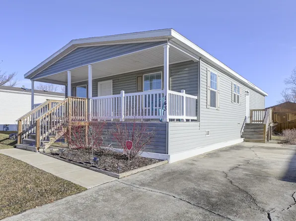 143 Flamingo Dr, Beecher, IL 60401