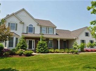 586 Parkside Dr, Avon Lake, OH 44012