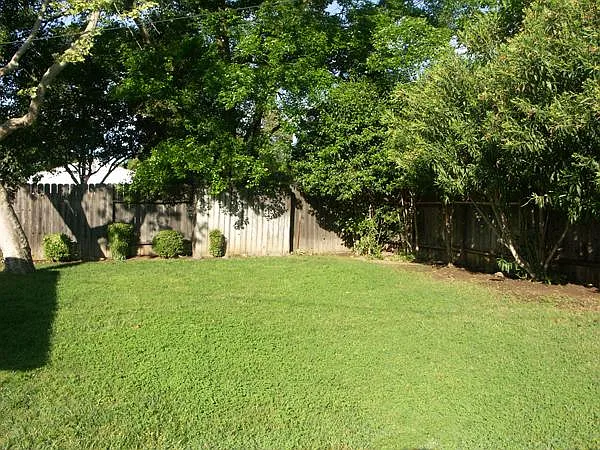 423 E Barrymore St — Photo 3