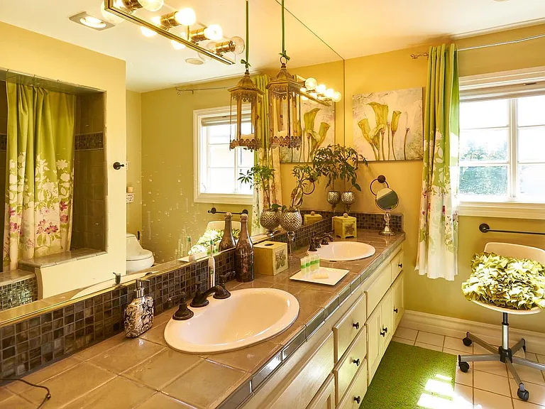 Guest bathroom