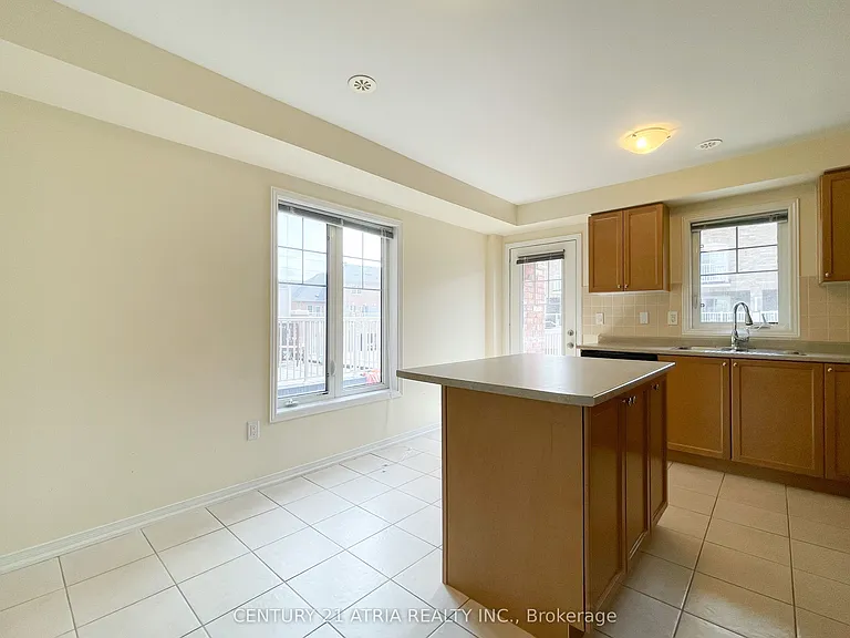 5295 Major Mackenzie Dr E — Photo 10