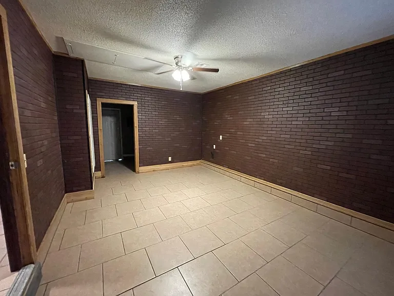 208 N Eastern Ave — Photo 8