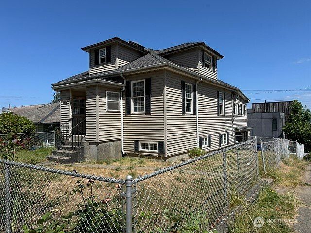 1st image of 2616 17th Avenue S