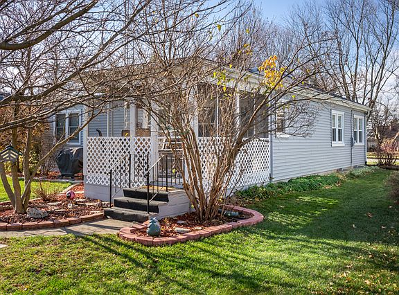 5th image of 820 Leonard Ave