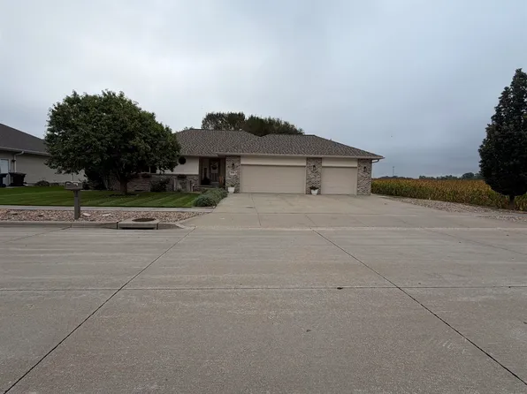 711 13th Ave, Kearney, NE 68845