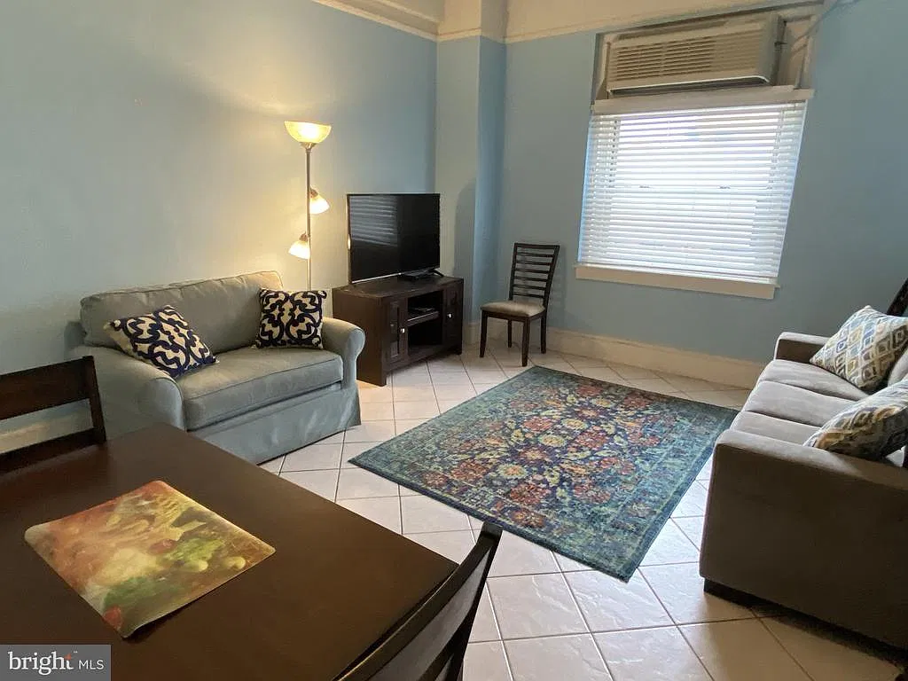 Ritz Condominium — Photo 3