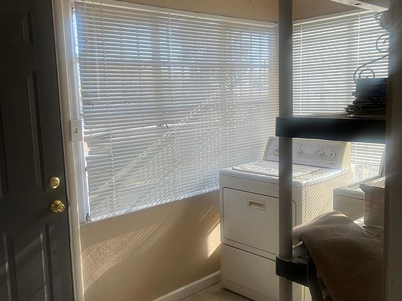4th image of 904 E Helen St