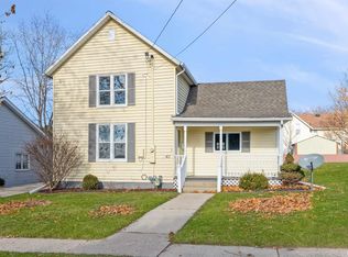 411 8th Ave, Fulton, IL 61252