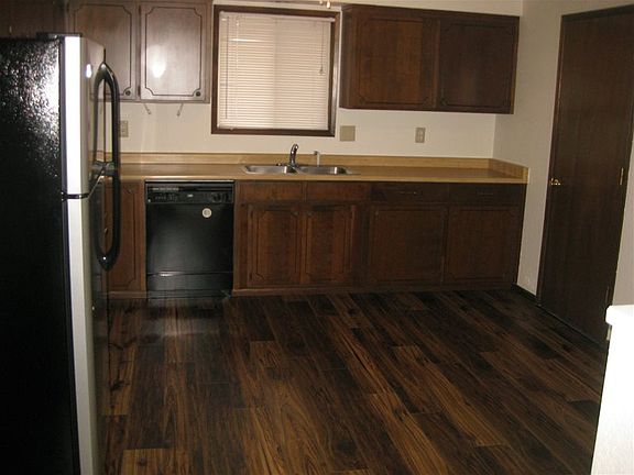 5th image of 2422 Siskiyou Blvd