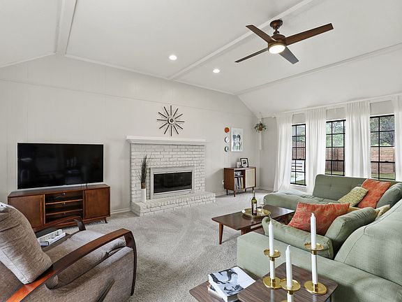 4_05_livingroom.jpg