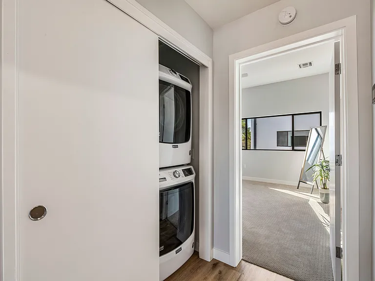 1645 E Cheery Lynn Rd #6 — Photo 13