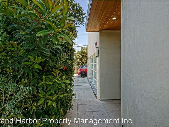 4th image of 11320 La Grange Ave