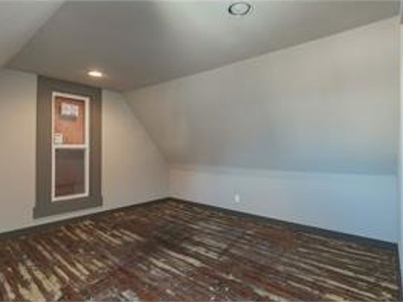 5th image of 122 W Pine St #Blue