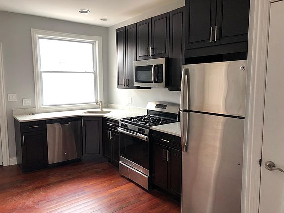 2nd image of 2321 W Fullerton Ave #3