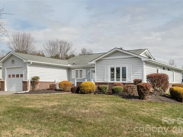 228 Dartcrest Dr, Hendersonville, NC 28792