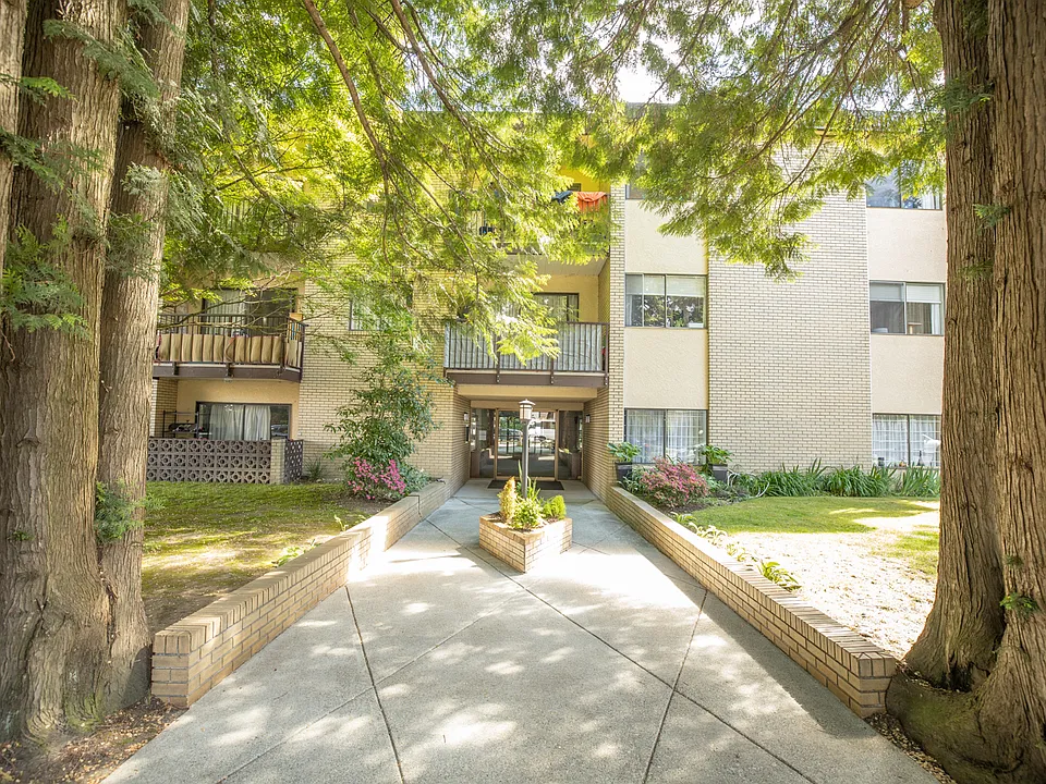 1030 W 14th Ave #202