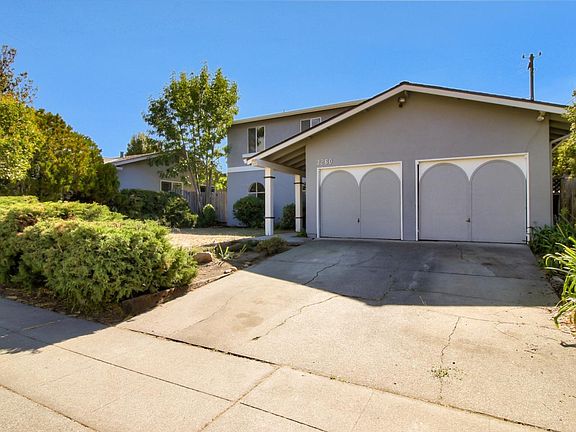 3rd image of 3260 Cuesta Dr
