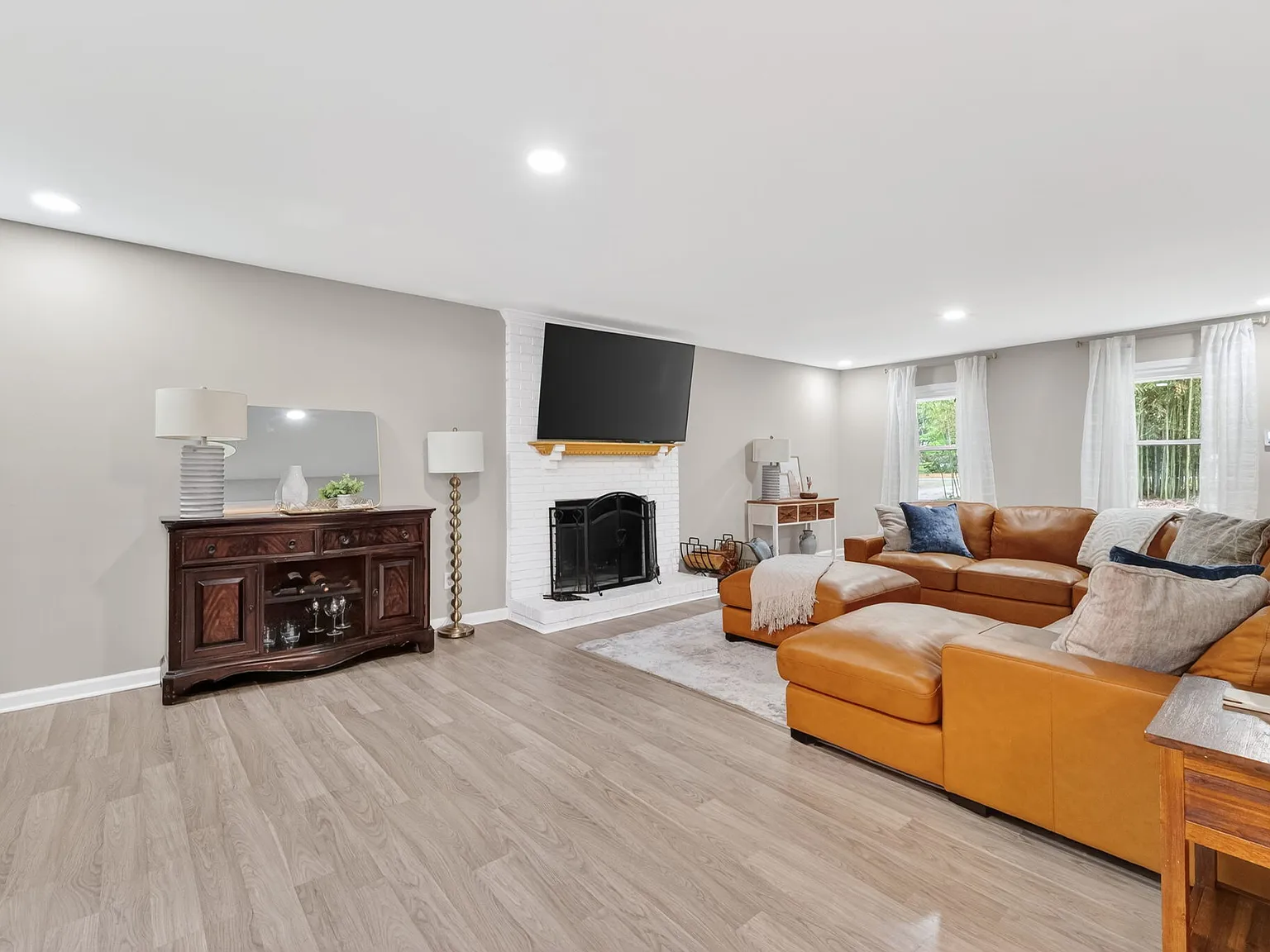 5 bed, 2845 sqft, $4,000 — Photo 4