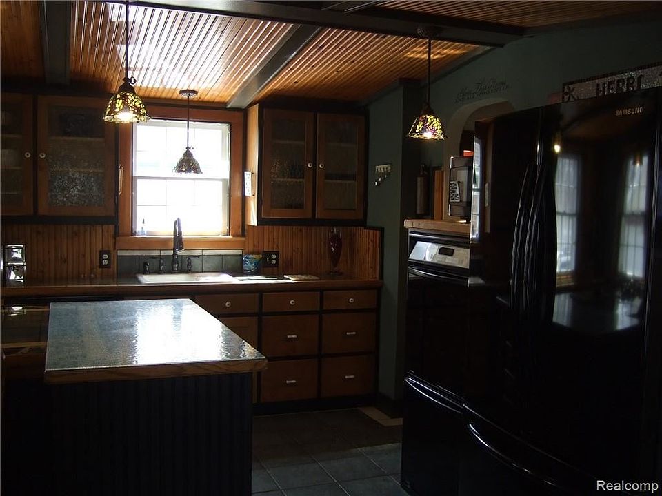 1st image of 520 N Lapeer St