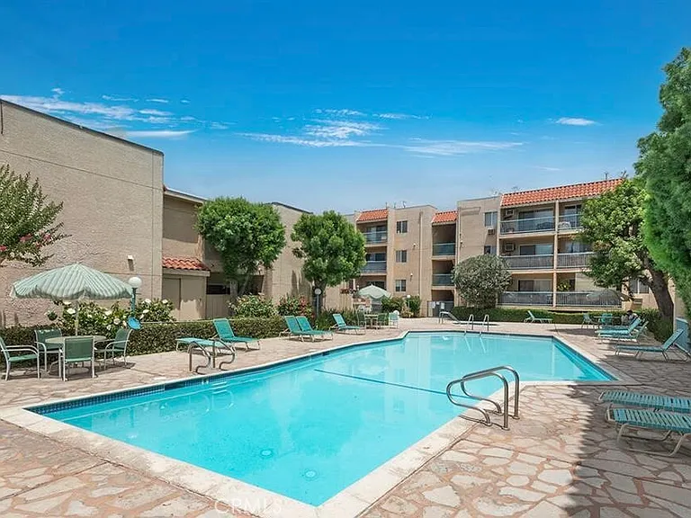 18307 Burbank Blvd #68 — Photo 17