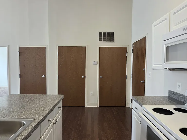811-0 Filbert St #810 — Photo 6