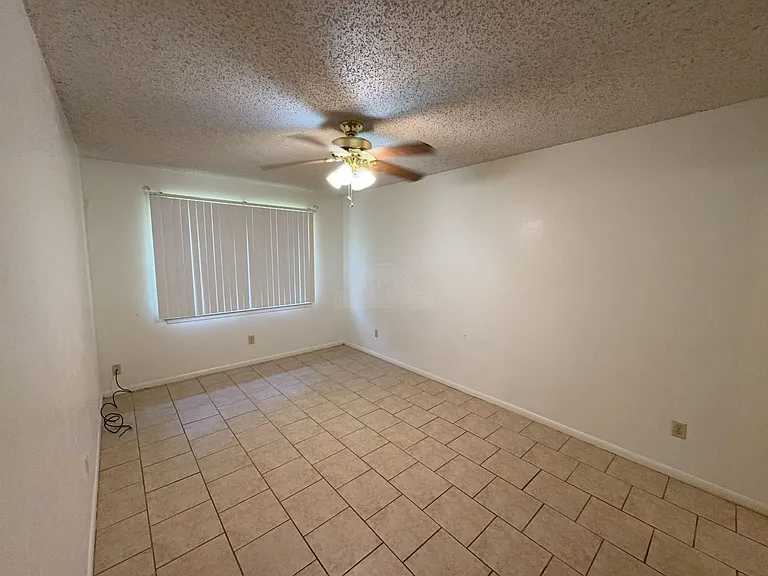 2408 Carnation Dr — Photo 13