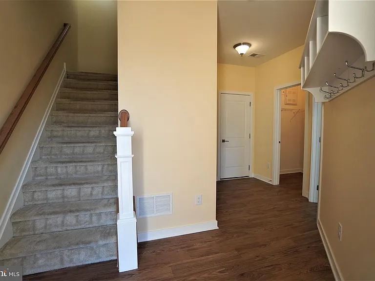 6 Manchester Dr — Photo 4