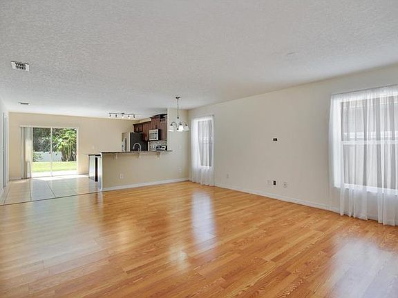 3rd image of 232 Windrose Dr