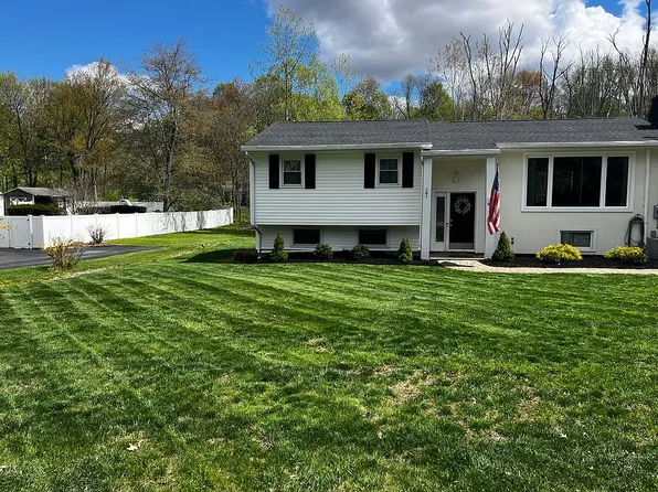 48 King Dr, Poughkeepsie, NY 12603