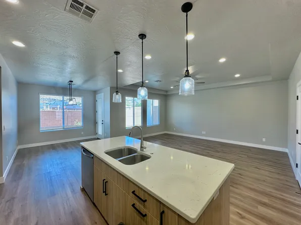 414 S 2250 W, Hurricane, UT 84737