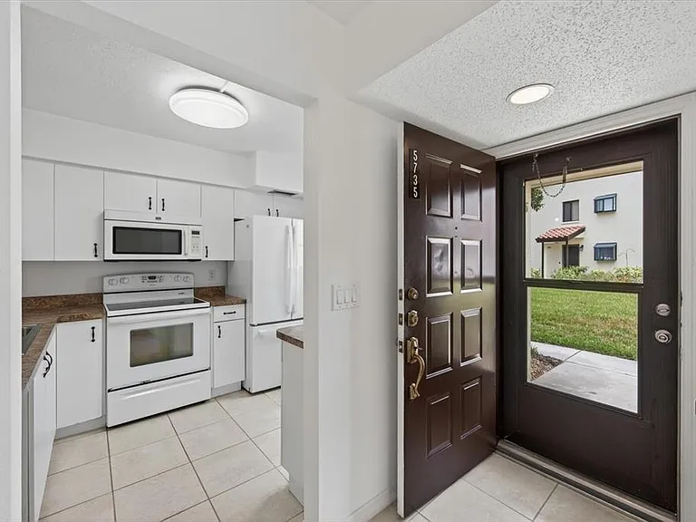5735 Gardens Dr #5735 — Photo 7