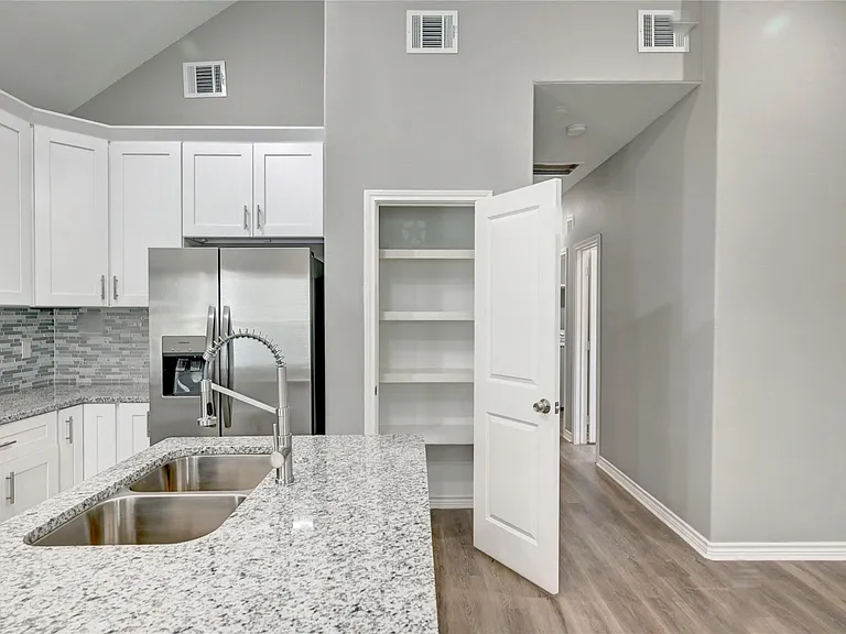 8695 Sassafras St — Photo 7