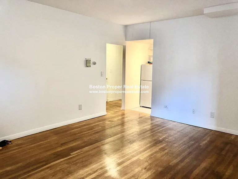 49 Gloucester St #2 — Photo 4