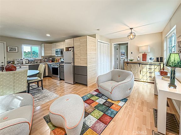 4th image of 1059 Alta Vista Rd