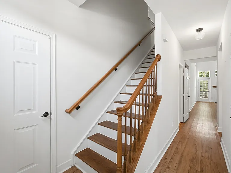 4084 Holly Villa Cir — Photo 25