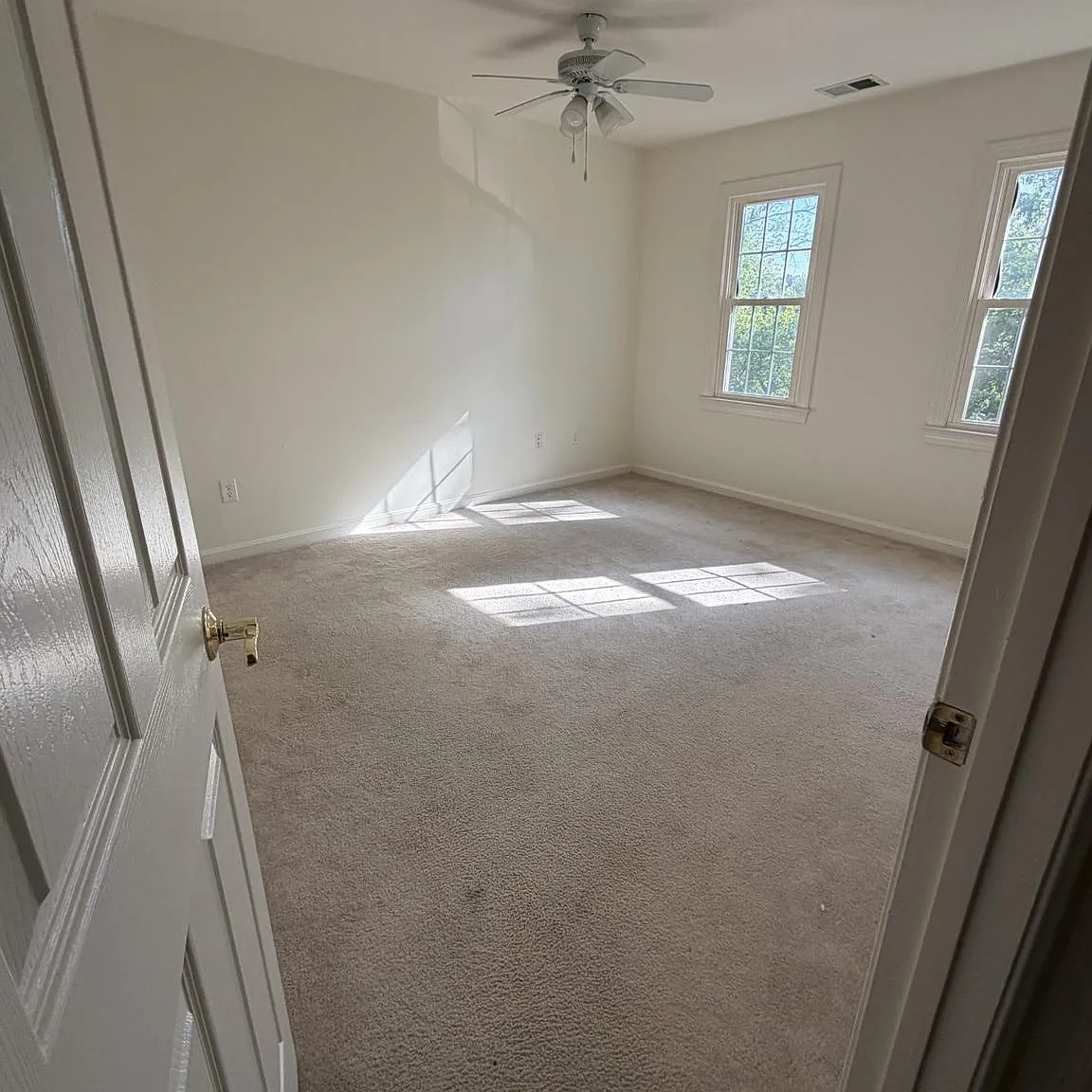 2 bed, 1.0 bath, 1040 sqft, $2,000 — Photo 2