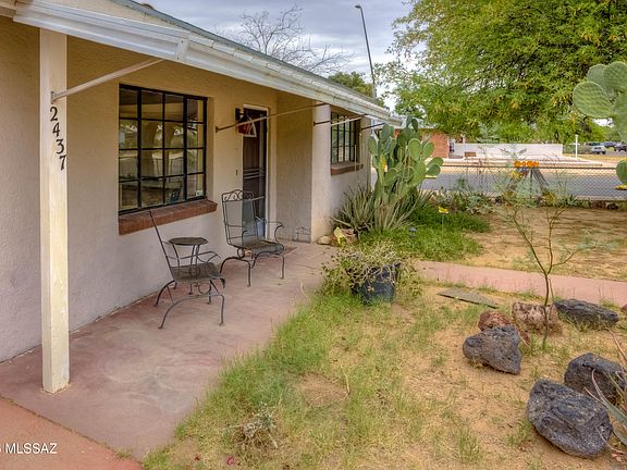 5th image of 2437 E Beverly Dr