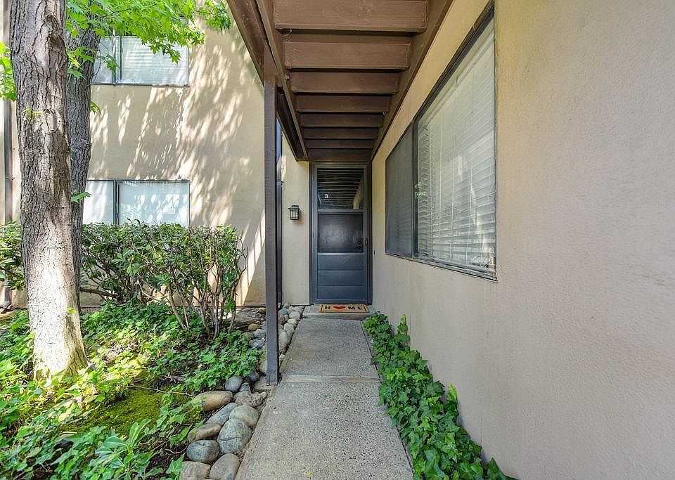 1st image of 609 Woodside Sier Unit 3