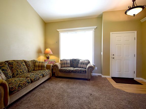4th image of 2936 N Wildflower Dr