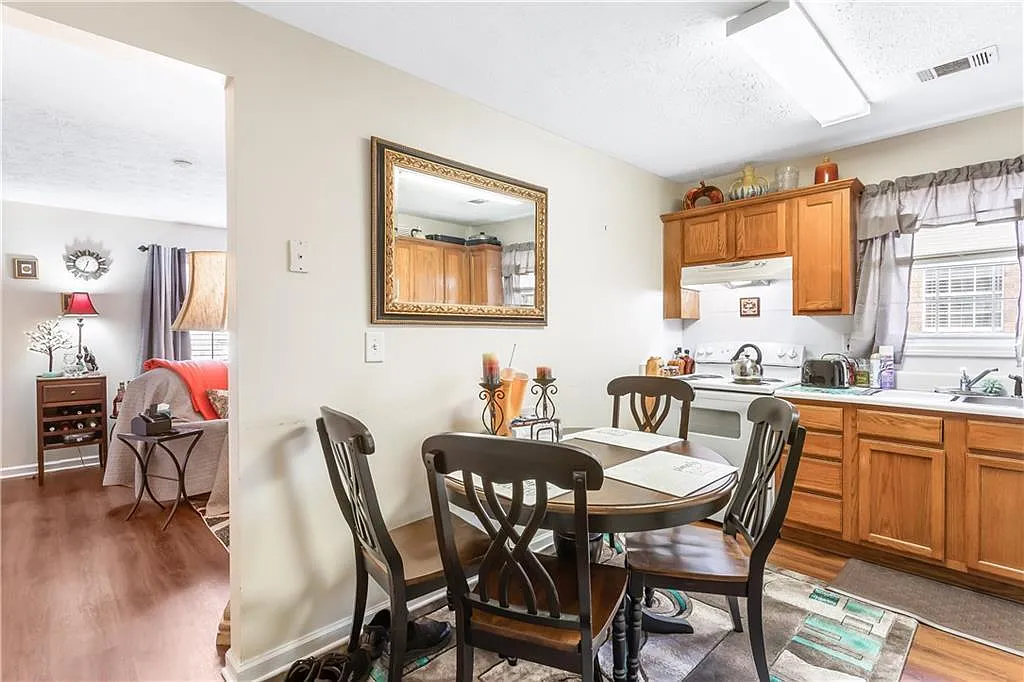 2 bed, 1.5 bath, 1000 sqft, $1,700 — Photo 4