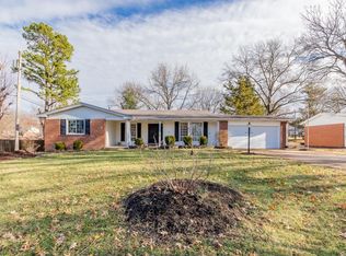 410 Nottingham Dr, Ballwin, MO 63011